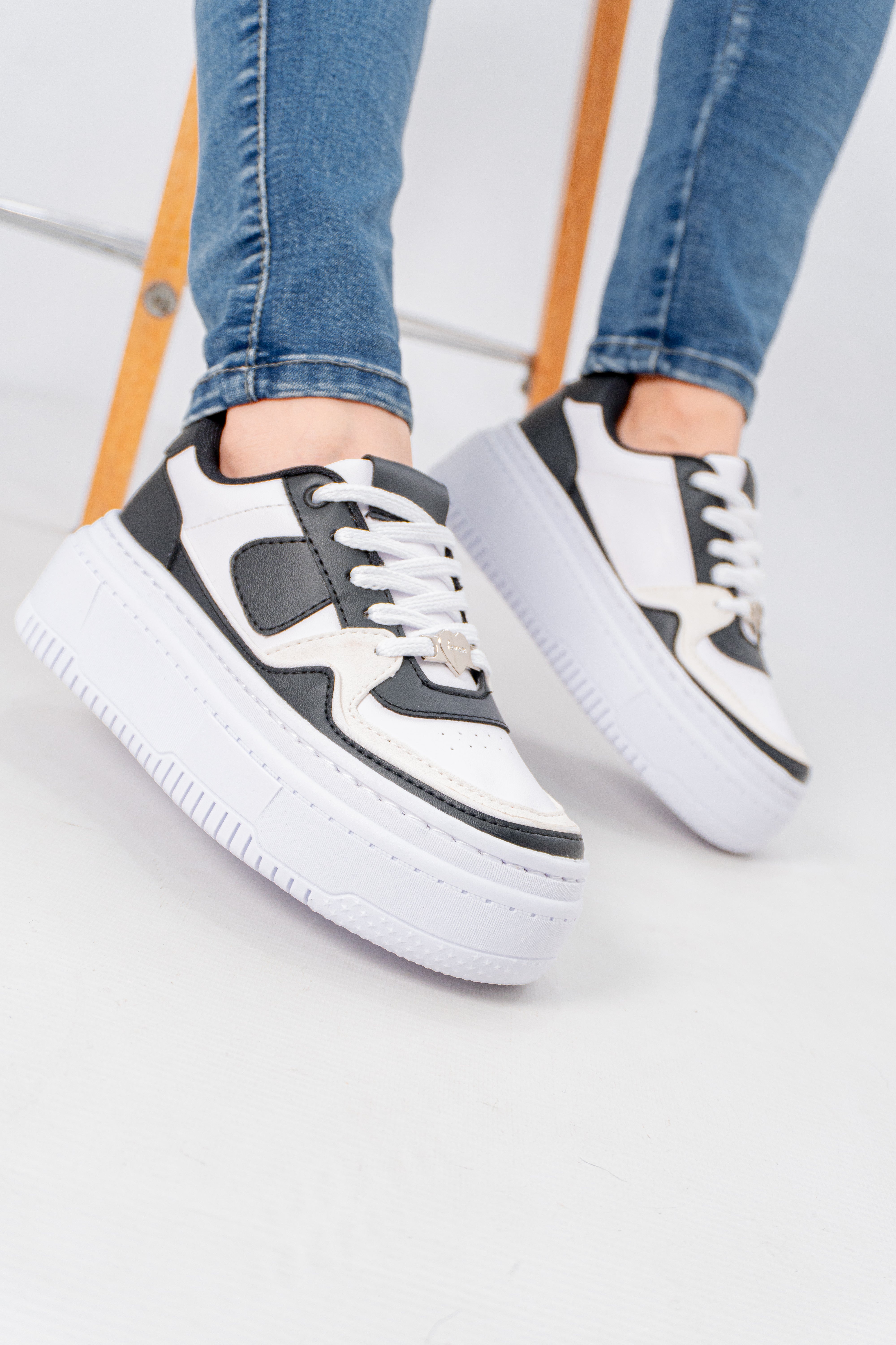 Tenis casual Maryjane para mujer | Geratti Shoes